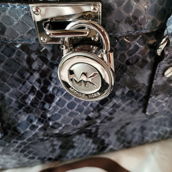 Michael Kors Blue snake skin style handbag - Picture 2 of 3